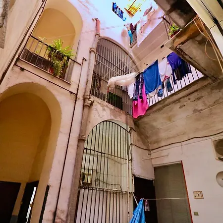 Grande & Caratteristico Dietro La Cattedrale Apartment