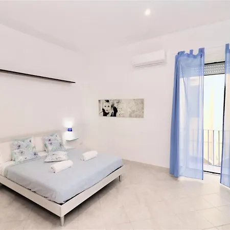 Apartment Grande & Caratteristico Dietro La Cattedrale Neapel