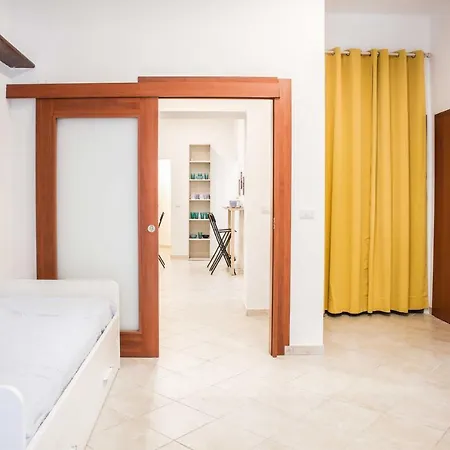 Grande & Caratteristico Dietro La Cattedrale Apartment Neapel