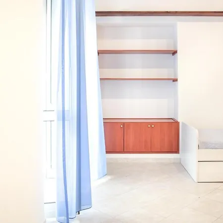 Grande & Caratteristico Dietro La Cattedrale Apartment