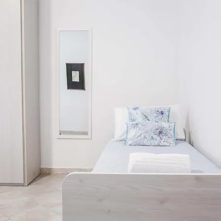 Grande & Caratteristico Dietro La Cattedrale Apartment *