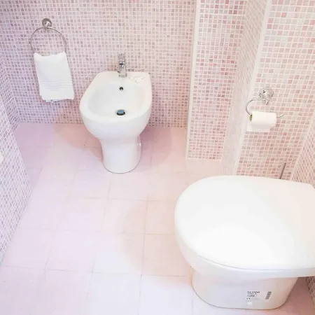 Grande & Caratteristico Dietro La Cattedrale Neapel