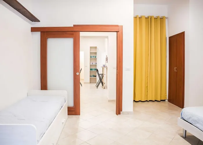 Grande & Caratteristico Dietro La Cattedrale アパート ナポリ