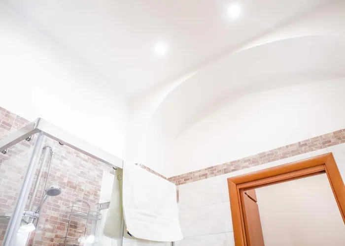 Grande & Caratteristico Dietro La Cattedrale アパート ナポリ