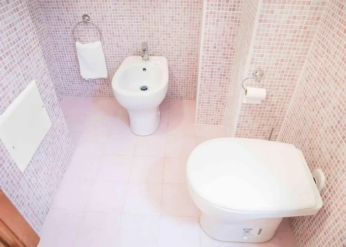 Grande & Caratteristico Dietro La Cattedrale ナポリ